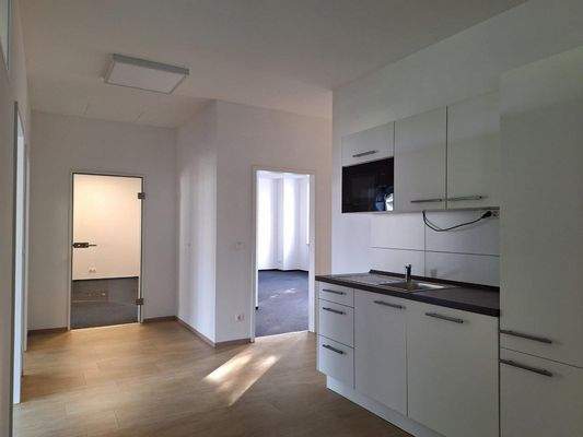 voll ausgestattete Teeküche