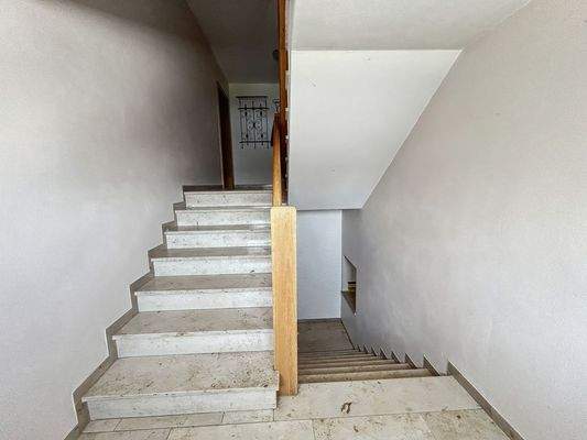 Treppenhaus und Lift_1