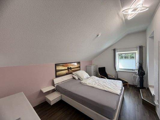 OG Schlafzimmer Bild 1