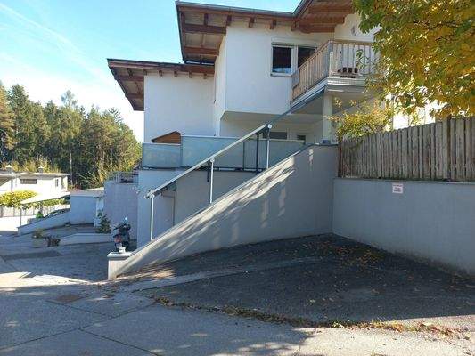 Zusätzlicher Autoabstellplatz im Freien