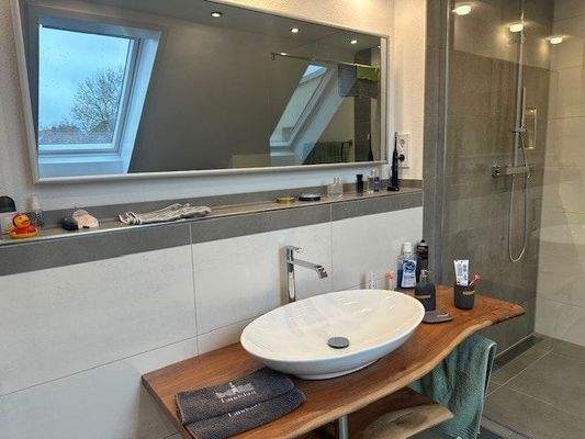 Badspiegel zugleich Heizung