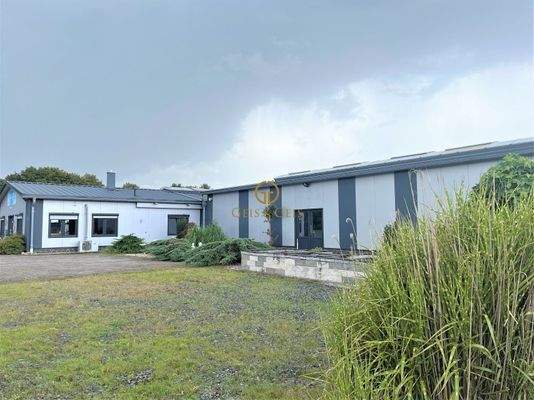 Halle mit Parkplätzen