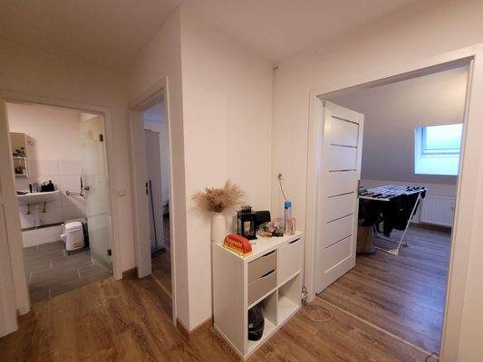 Flur II baugleiche Wohnung.jpg