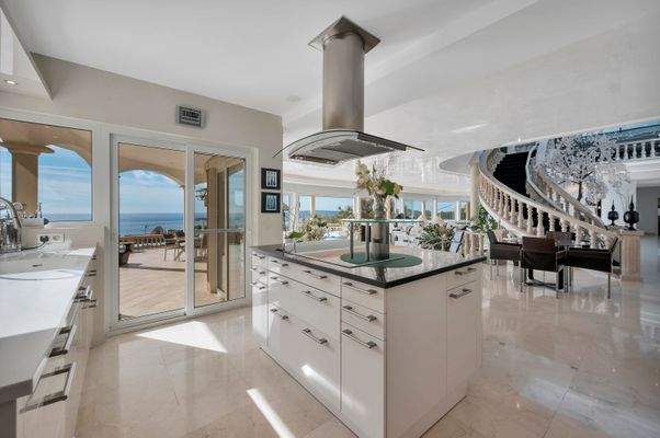 Open kitchen in villa in Costa d'en Blanes