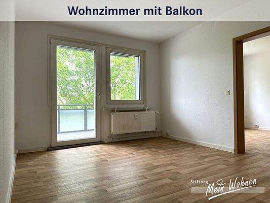Wohnzimmer mit Balkon