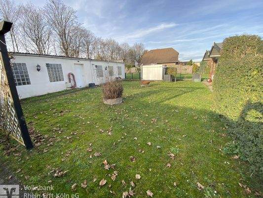 Baugrundstück Garagenrückseite