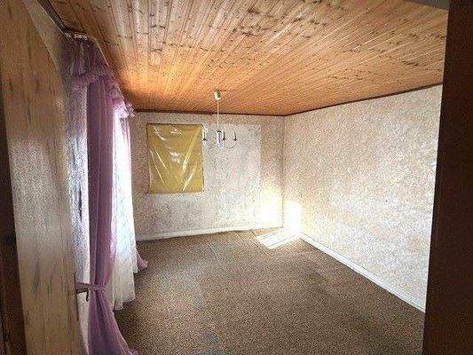 Kinderzimmer oder Ankleide im Obergeschoss