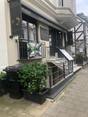 Aufgang Restaurant und Ansicht Keller