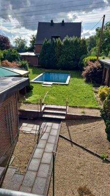 Großer Garten mit Poolbereich.jpg