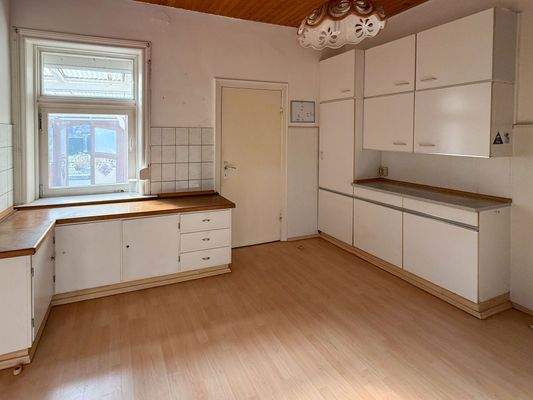 Einfache Küche im Erdgeschoss