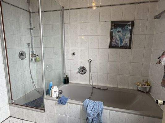 2. Wohnung Badezimmer II