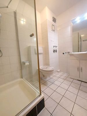 Bad mit Dusche.jpg