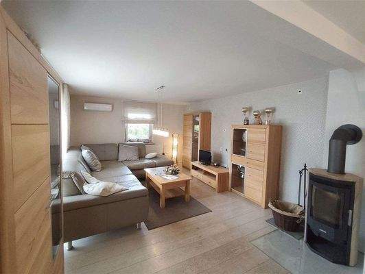 Wohnbereich mit Platz