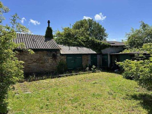 Nebengebäude mit Abstellmöglichkeiten.JPG