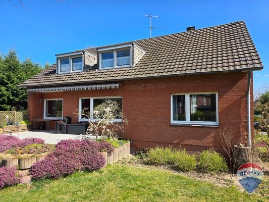 freistehendes Einfamilienhaus mit Garten