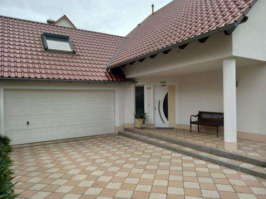 Hauseingang_mit_Garage