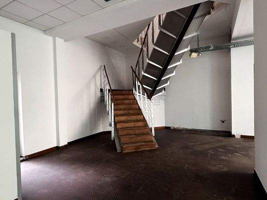 Treppe ins Obergeschoss