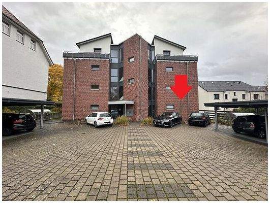 Außenansicht mit Pfeil