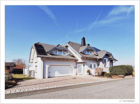 144-2025 Straßenseite.jpg