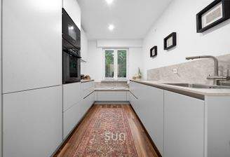 MODERNE EINBAUKÜCHE