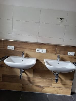 Modernes Badezimmer