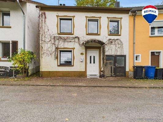 RE/MAX Immobilien DeLux Einfamilienhaus Mettlach-Dreisbach Außenansicht