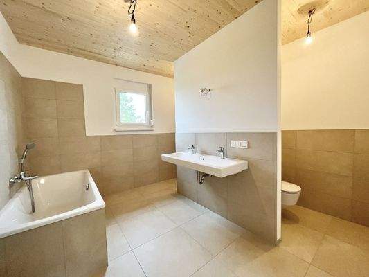 Badezimmer mit Wanne