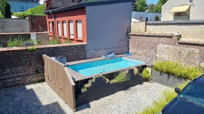 Pool im Innenhof