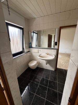 Badezimmer mit Duschwanne