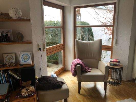 7-bay-window-in-the-living-room