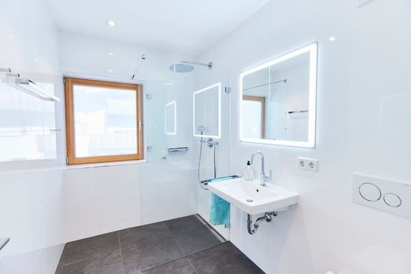 Badezimmer mit Tageslicht