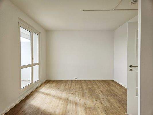 Wohnbereich mit Balkon.jpg