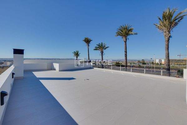 Elegant One-Story Villas with Stunning Views in Torrevieja
