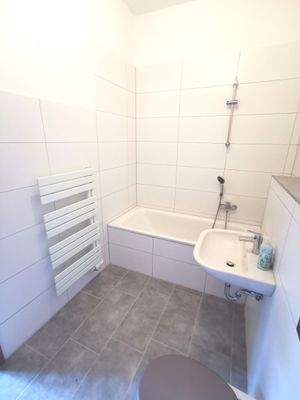 Badezimmer mit Wanne.jpg