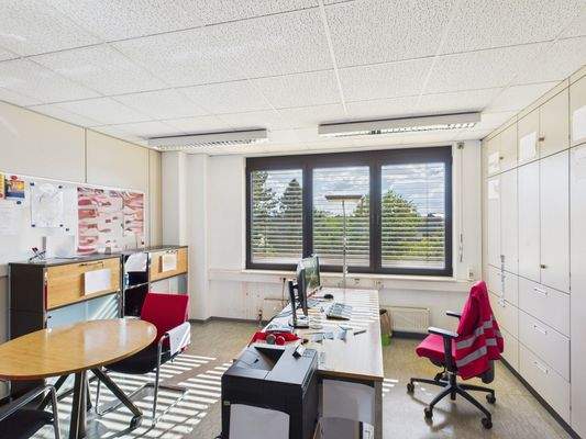 Büro mit Besprechungstisch