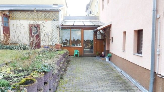 2914 Blick ins Grundstück