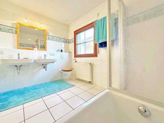 Badezimmer im Erdgeschoss