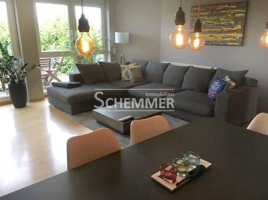 Wohnzimmer möbliert