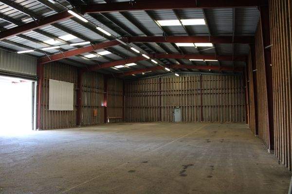 Halle 1 innen Bild 3.JPG