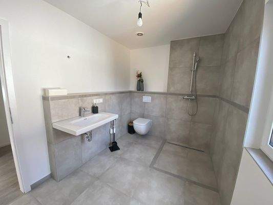 ebenerdiges Duschbad