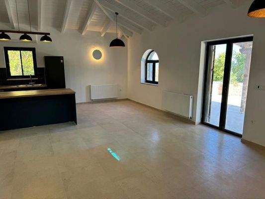 Kreta, Kournas: Malerisches Steinhaus mit bezauberndem See- und Meerblick zu verkaufen