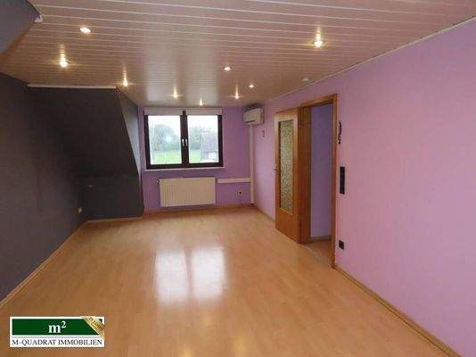 Wohn-/ Schlafraum DG