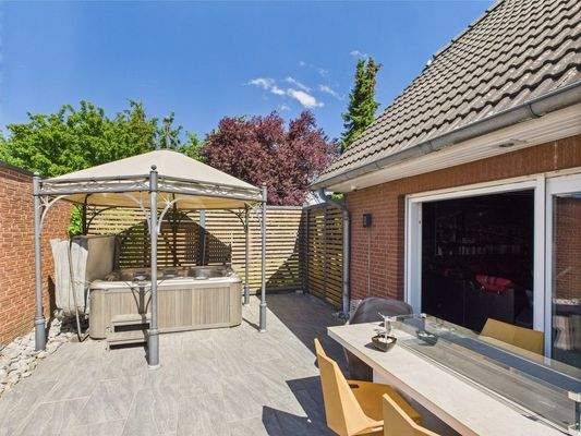 Terrasse mit Whirlpool