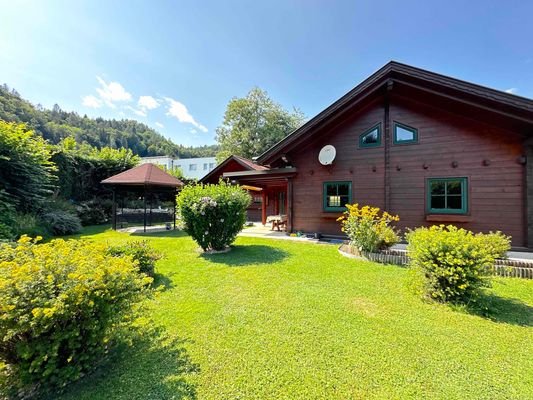 Ansicht Haus + Garten + Pavillon