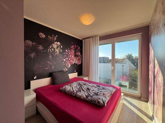 Geräumiges Schlafzimmer im Obergeschoss