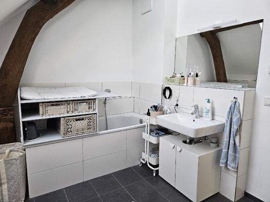 Bad OG mit alten Dachstuhl