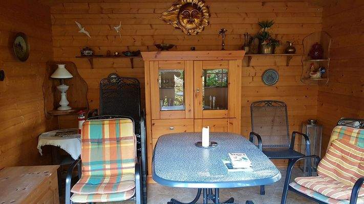 geräumiges Blockhaus