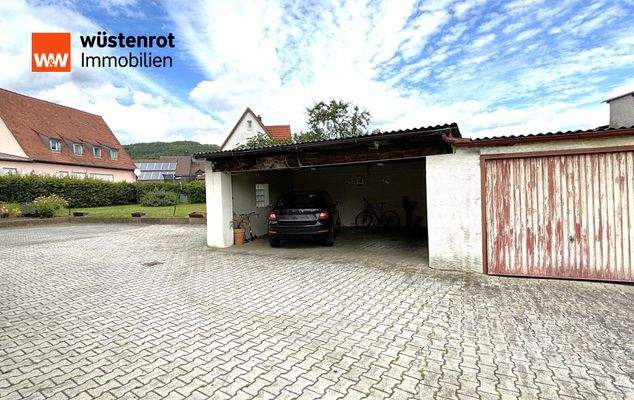 Doppelcarport und Garage