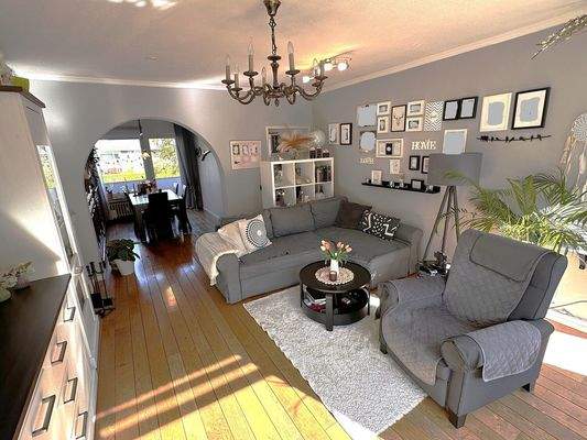 Wohnbereich und Esszimmer