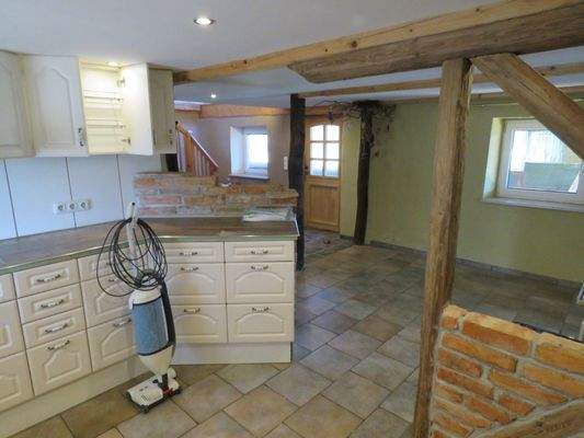 Blick von der Küche zum Eingangsbereich    